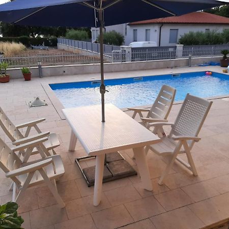 Nice, Cosy Studio Apartment With Shared Outdoor Pool Banjole Eksteriør bilde