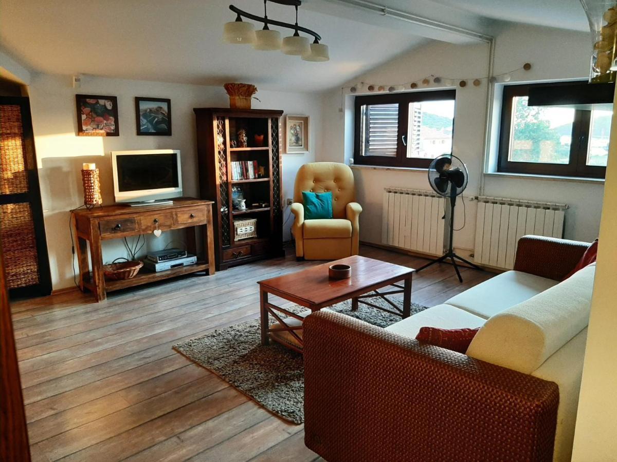 Nice, Cosy Studio Apartment With Shared Outdoor Pool Banjole Eksteriør bilde